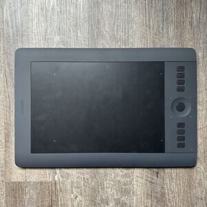 Wacom PTH-651 Intuos Pro Medium Touch Tablet Pen & PWR Cable NOT Included